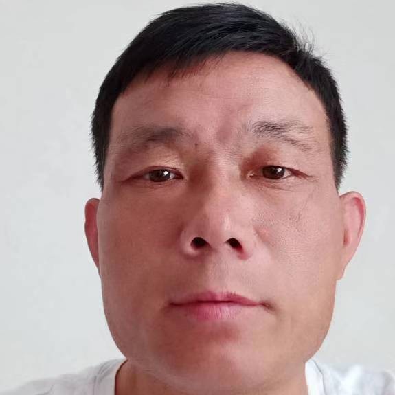 能干浅吻钢铁侠的照片