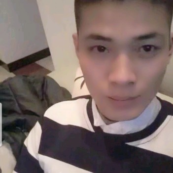 独寂蹙眉彩虹的照片