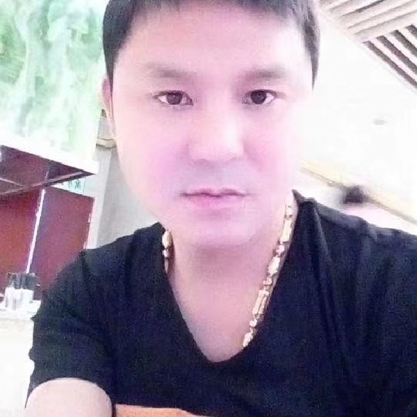 芒芒人海中寻找有的照片