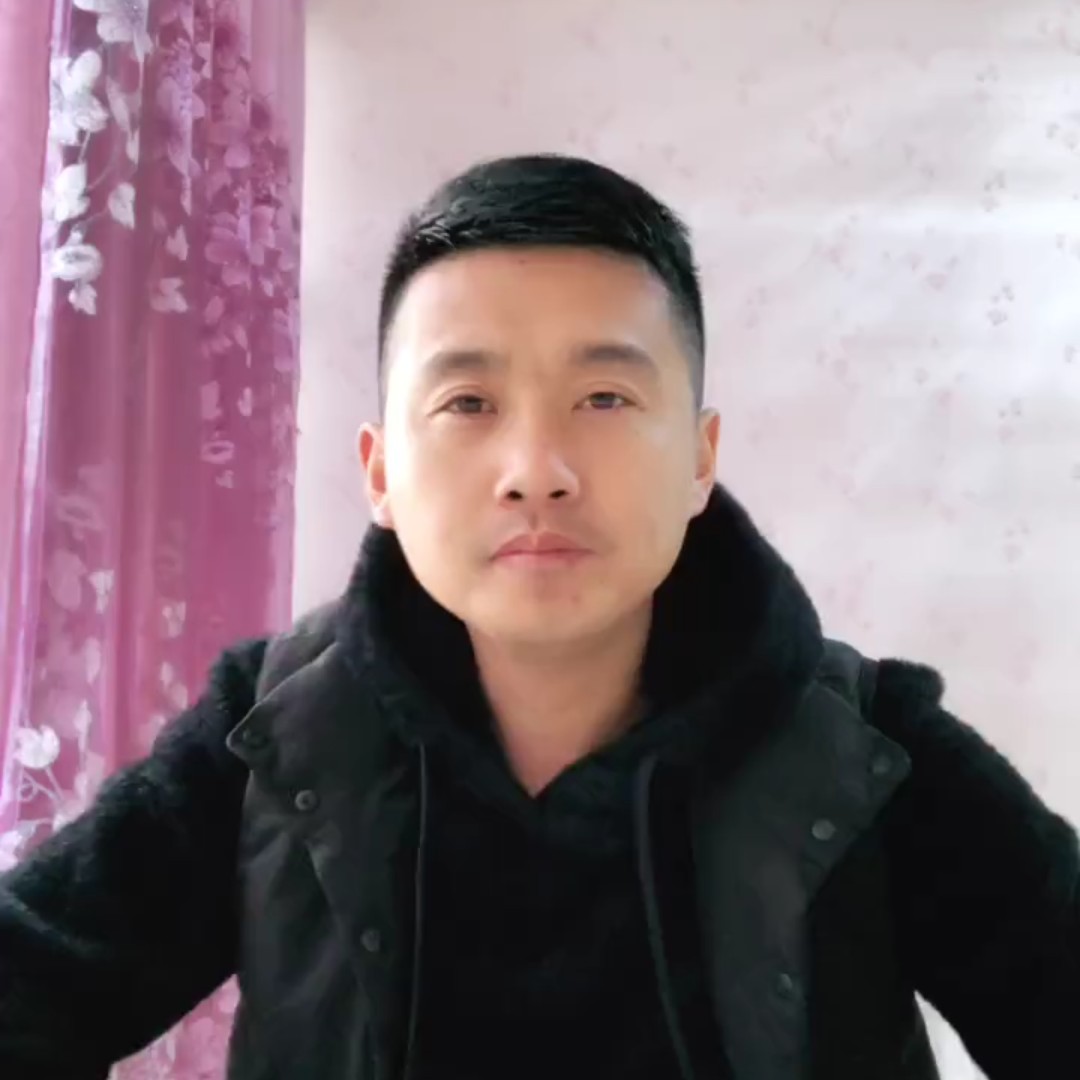 灵巧深拥瑞雪的照片