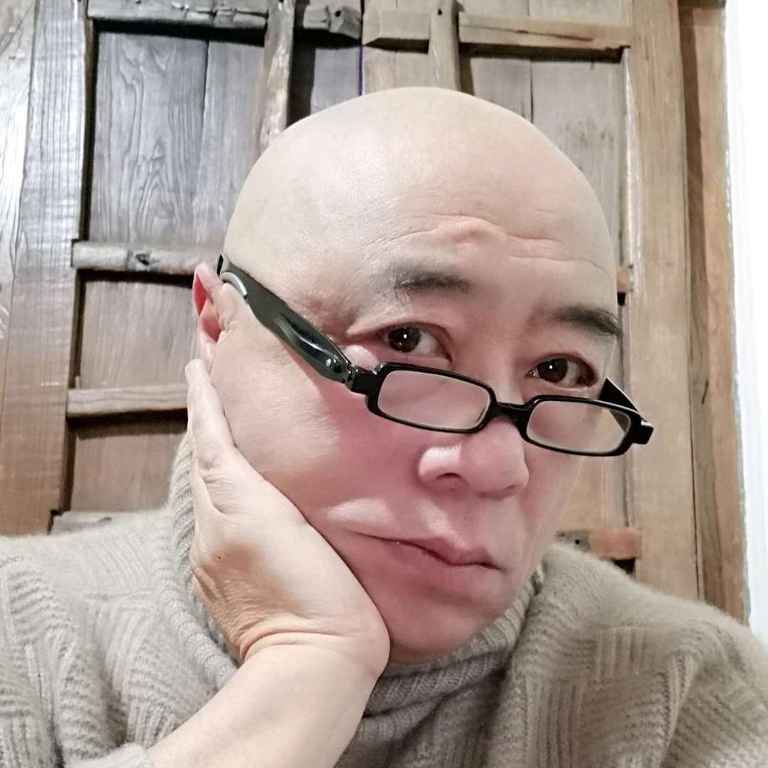 魁梧蹙眉果汁的照片