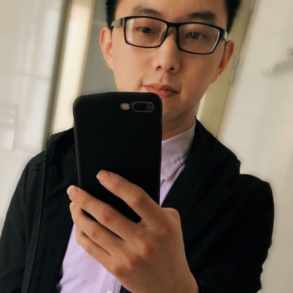 明亮挽手回忆的照片