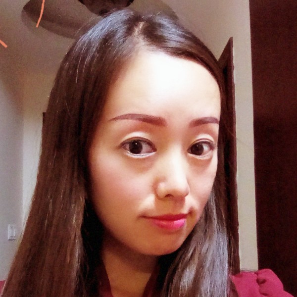 眼神幸福的公主的照片