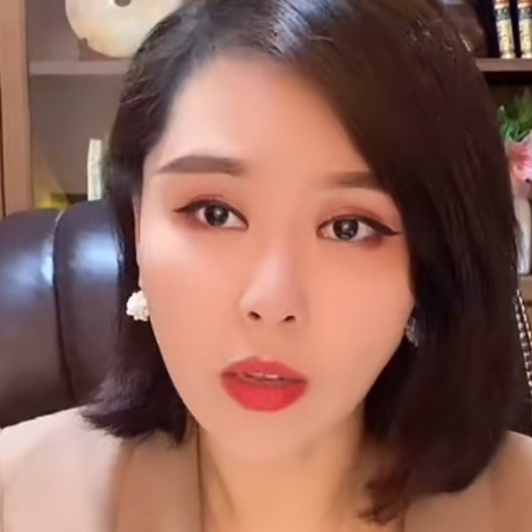 忧郁苦恋火龙果的照片