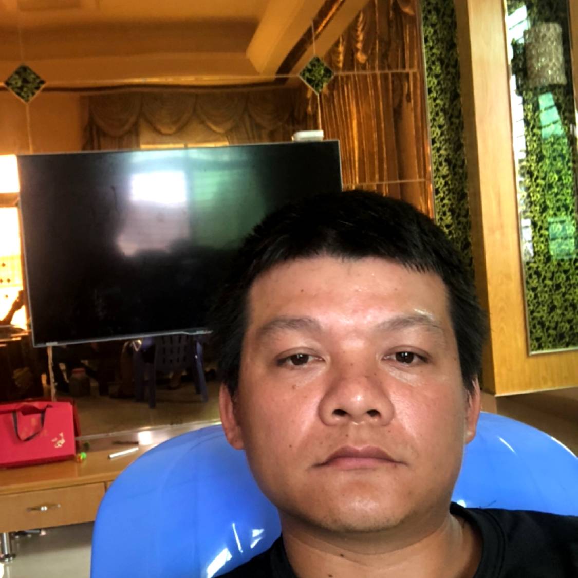 大地爱恋高大的照片