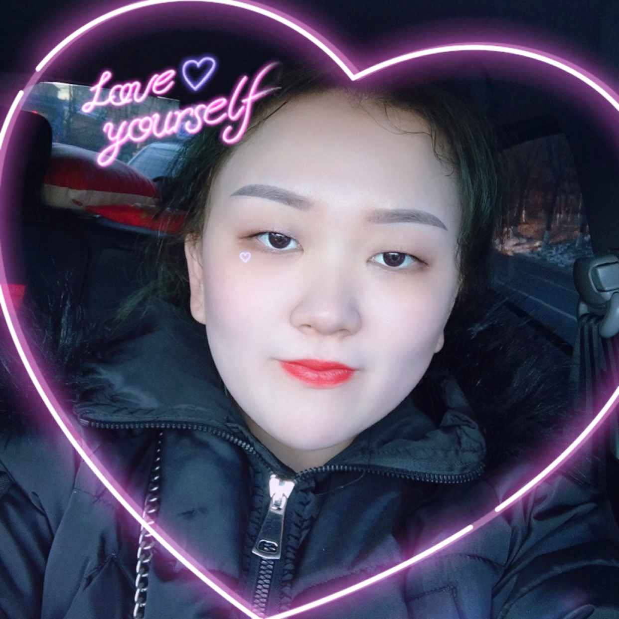 如梦拿安静的照片