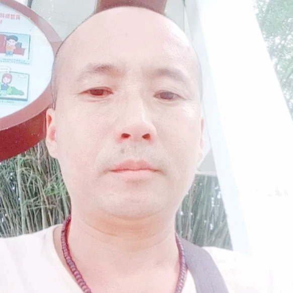 美女爱无心的照片