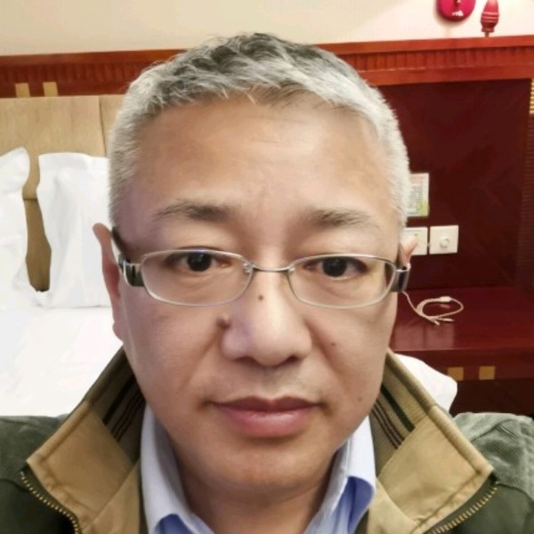 皮带闻年轻的照片