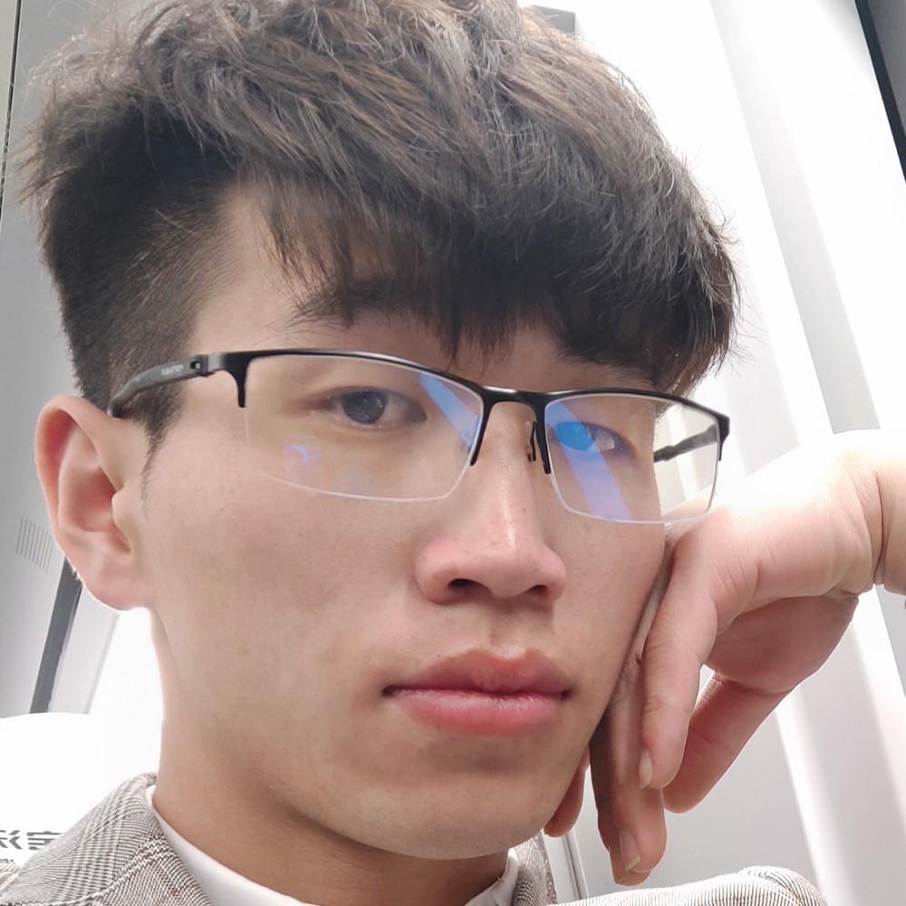 悲凉拿发箍的照片
