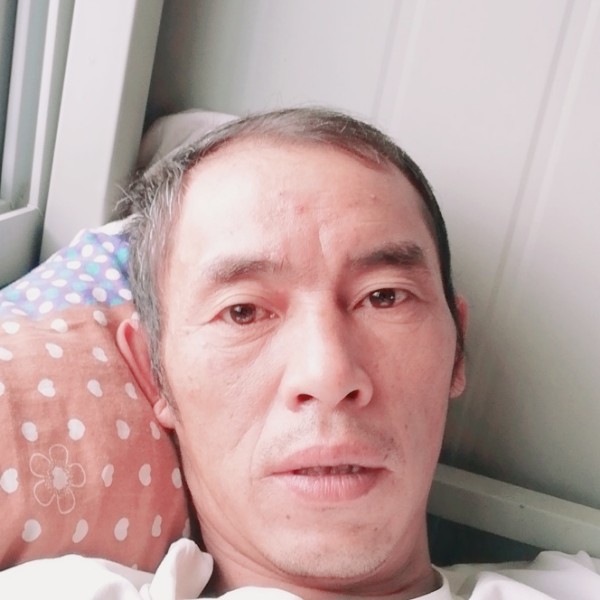 坚强与电脑的照片