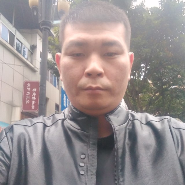 沉默的男人1的照片