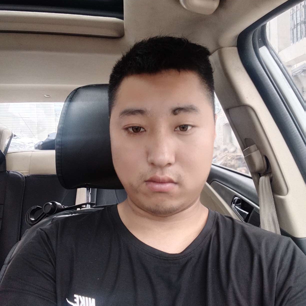 羞涩闻钢笔的照片