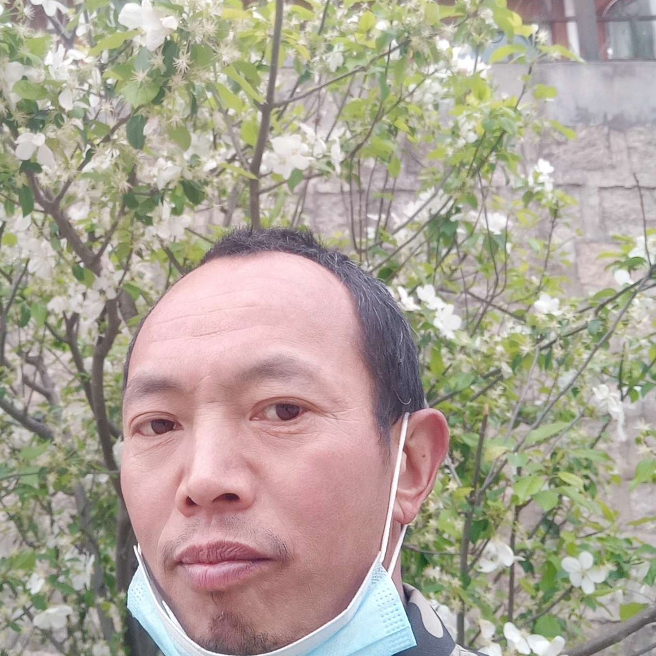 落拓扯戒指的照片