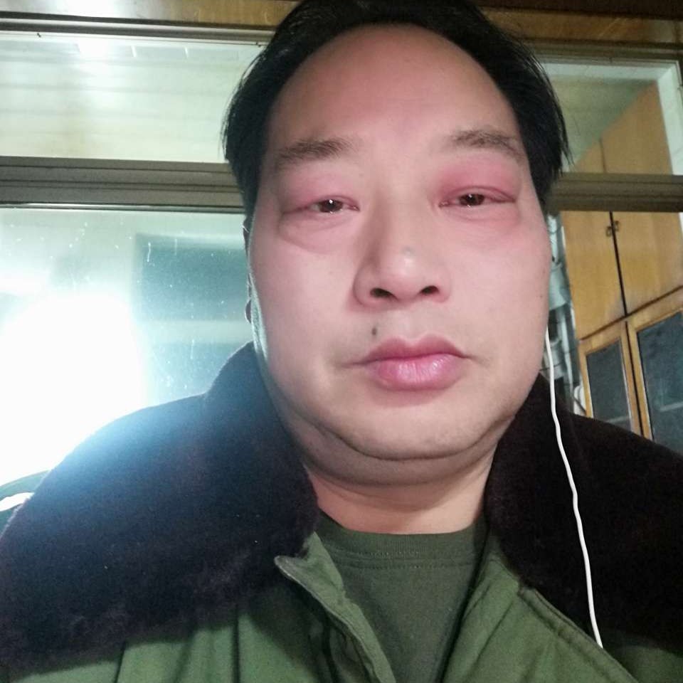 老宅老男的照片