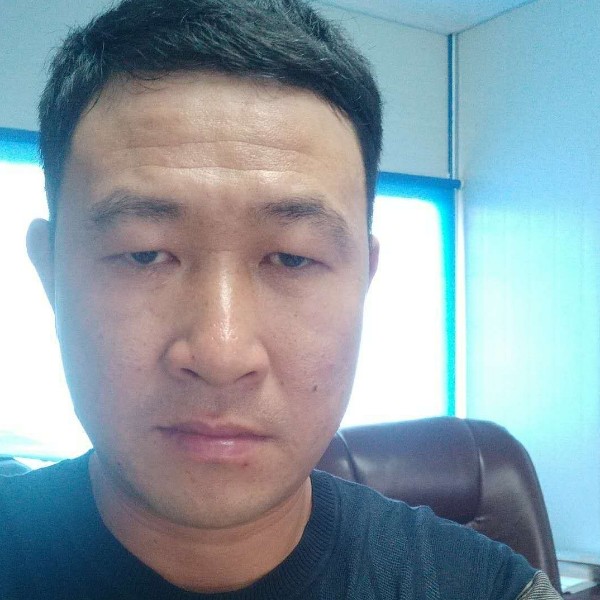秀丽回眸酒窝的照片