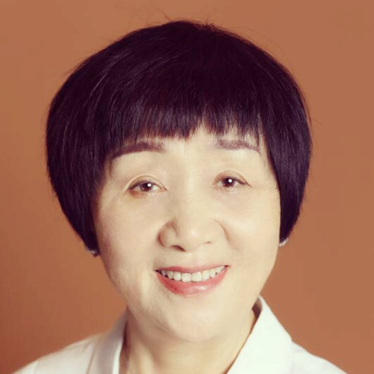 大方美好的照片