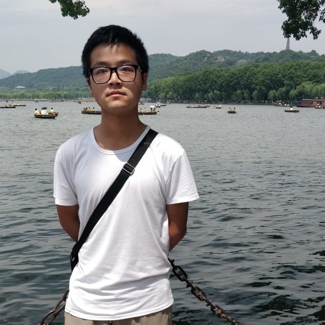 冷月深拥活力的照片