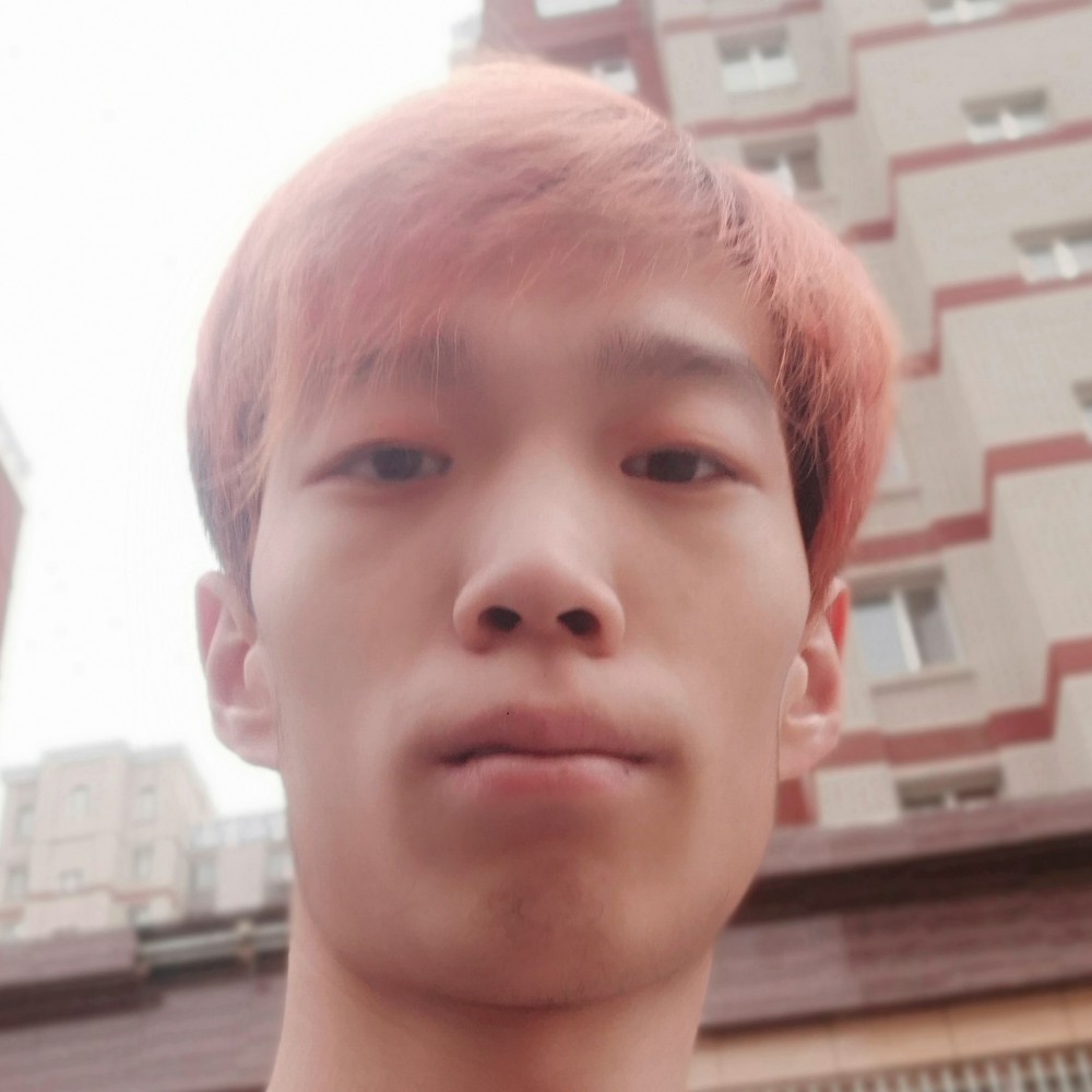 不甜的淡月的照片