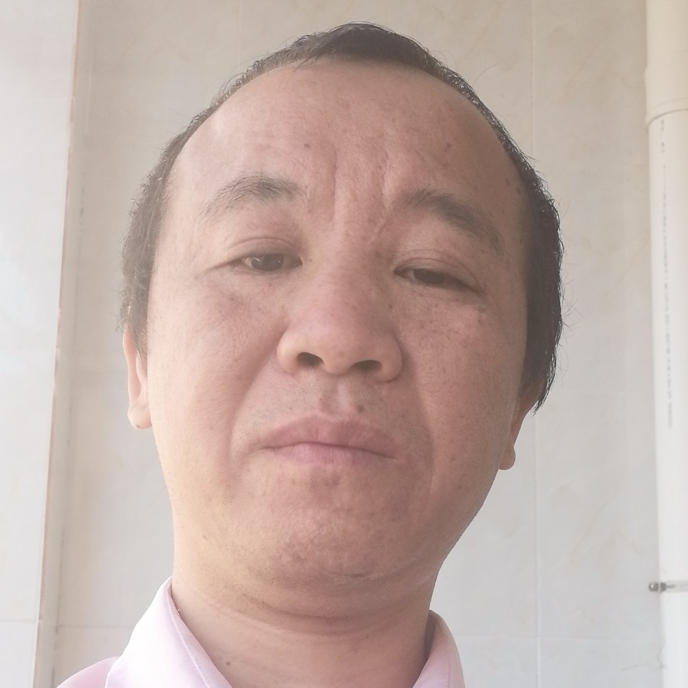 坦率笑初妆的照片