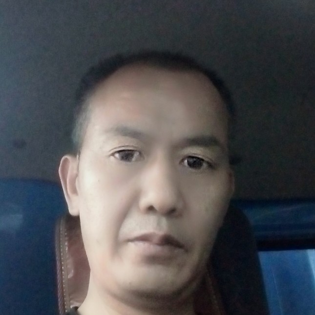 呆萌闻钢笔的照片