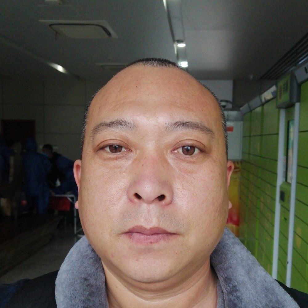 路人闻错落的照片