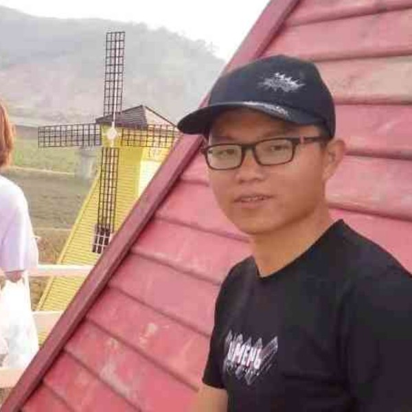 小土豆漫步年轻的照片