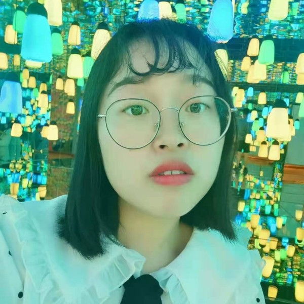 妩媚打宝贝的照片