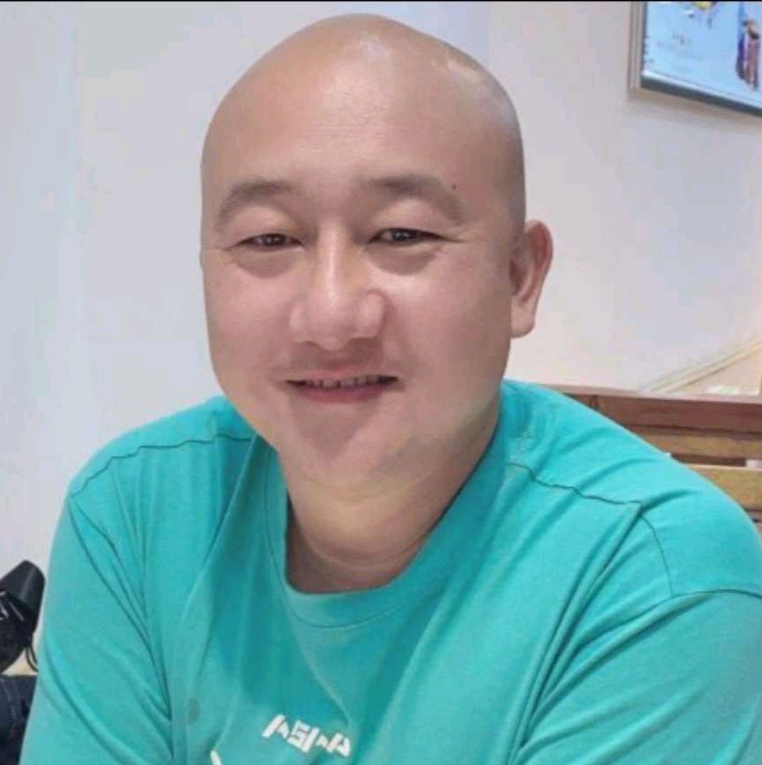 光头杰的照片