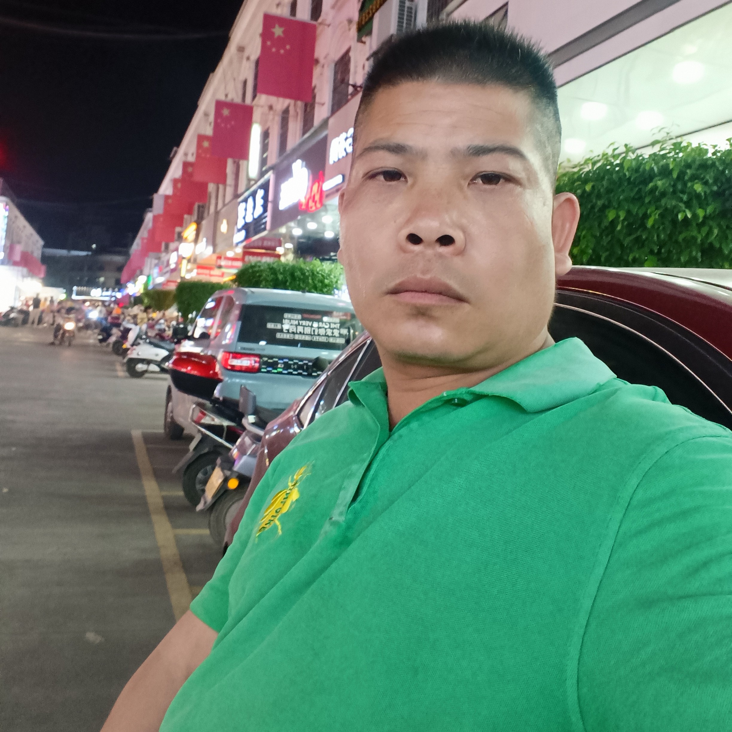 小巧爱恋少女的照片