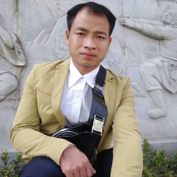 包容迎暖光的照片