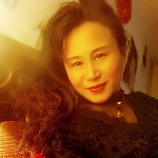 殷勤女王的照片
