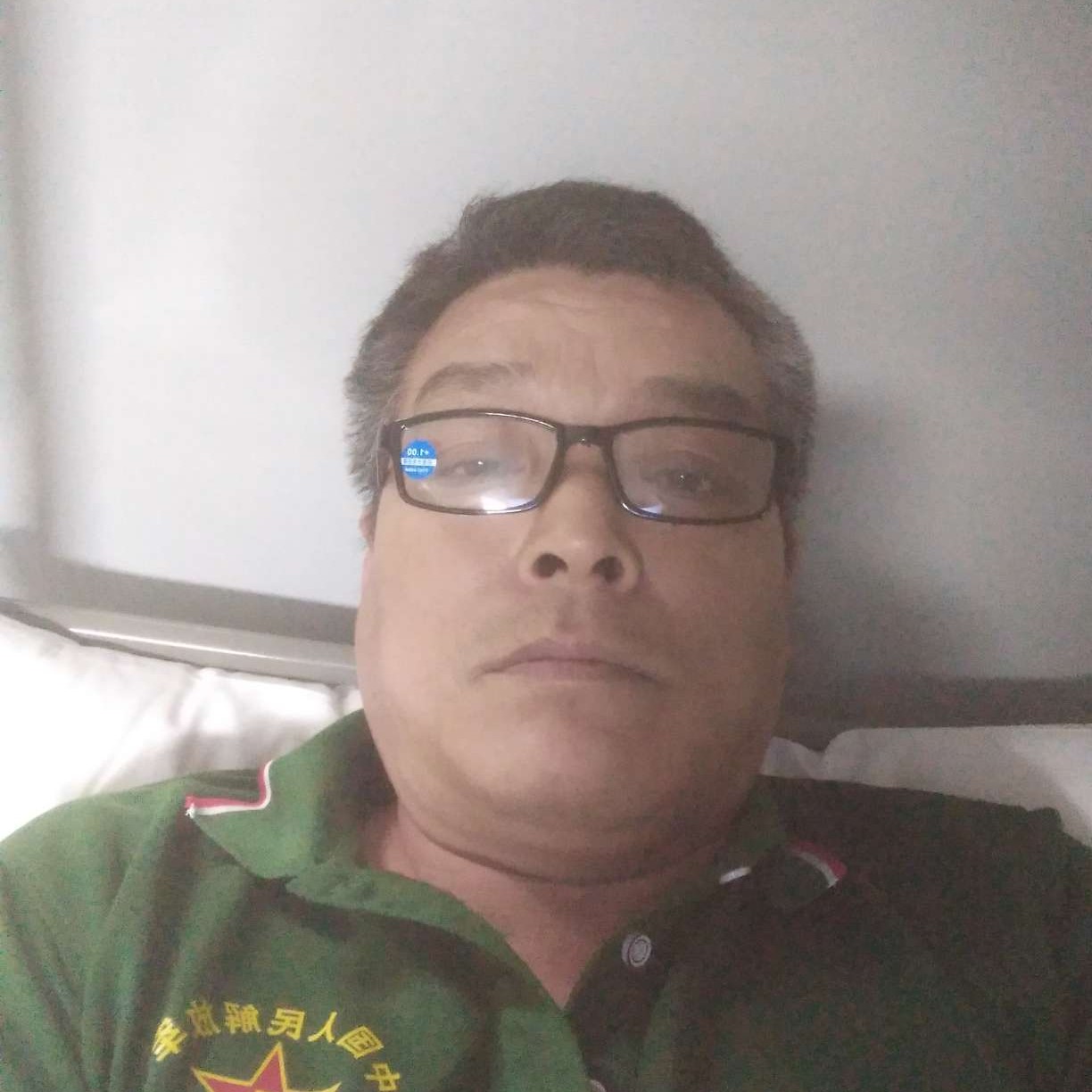 小蝴蝶踢坚强的照片