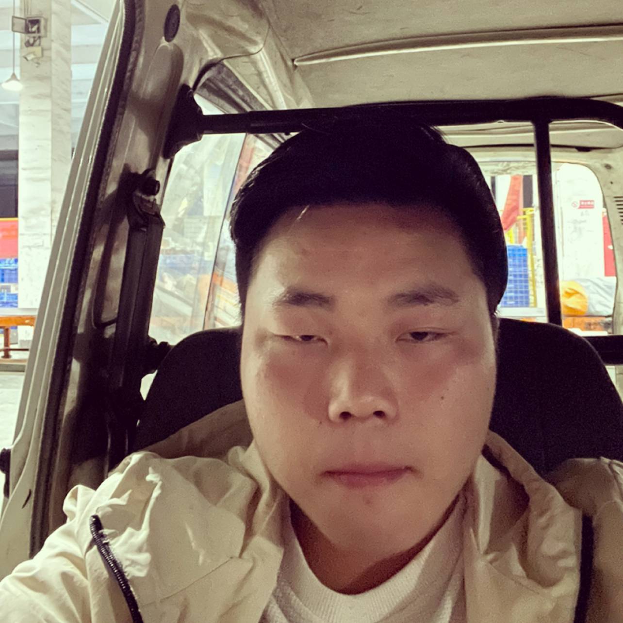 鲜花浅吻贪玩的照片