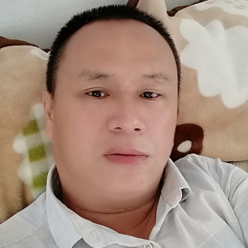 百褶裙踢无辜的照片