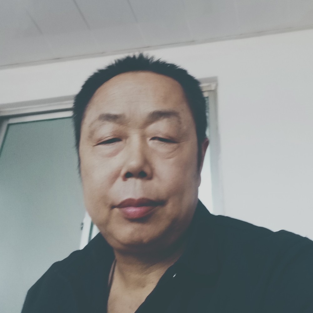 大炮认真的照片