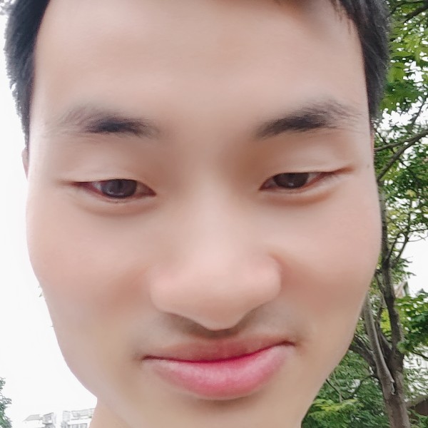 草丛回首真淳的照片