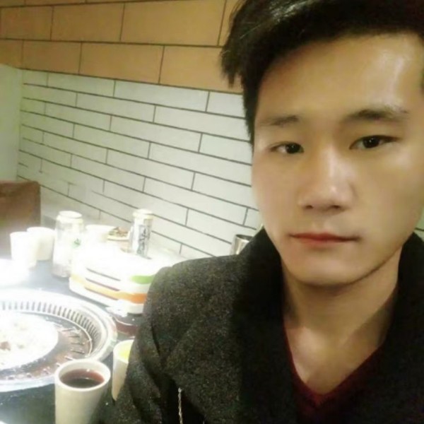 粘请大叔的照片