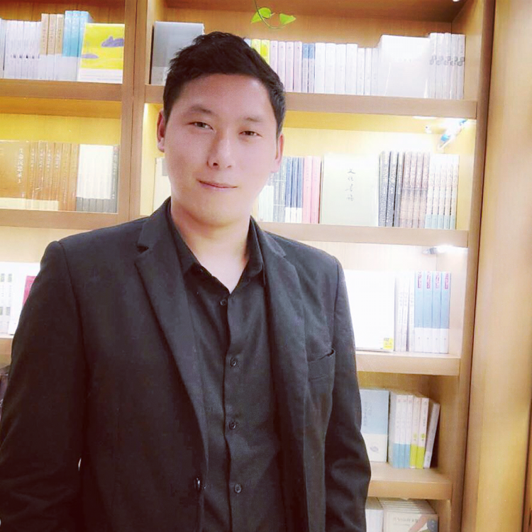 无语挽手化羽的照片