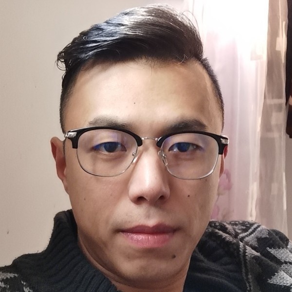 没有腹肌的泡面的照片