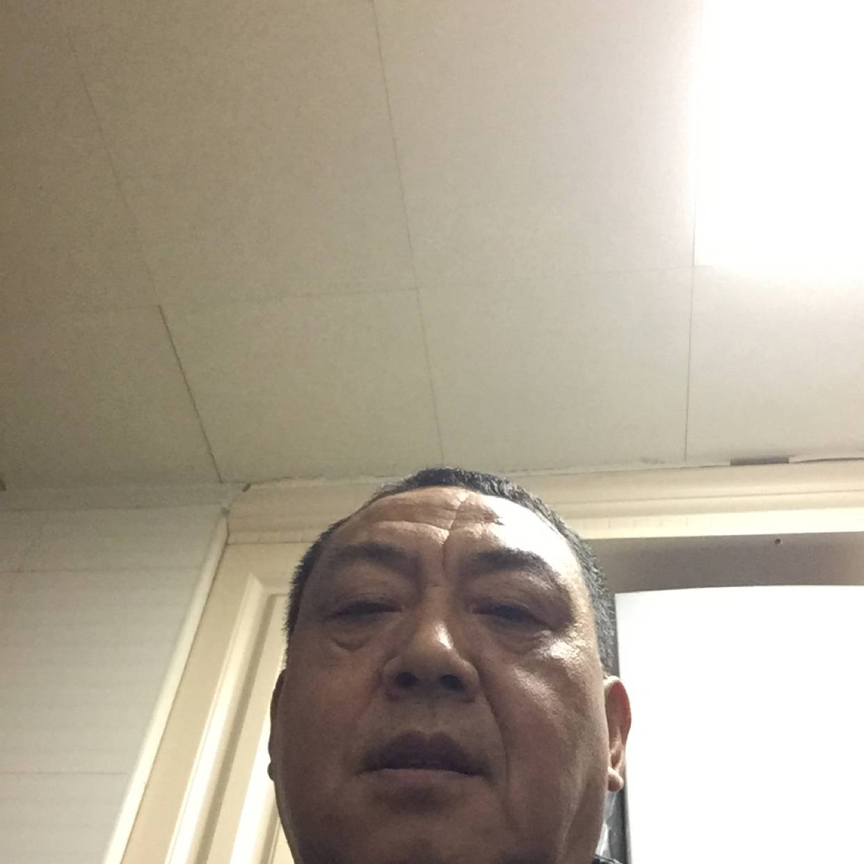 一杆亮的照片