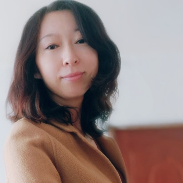 亚后的照片
