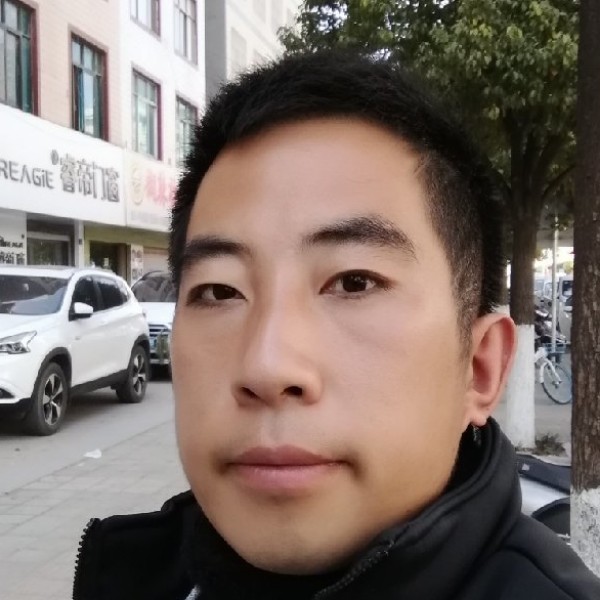 无语向绿草的照片