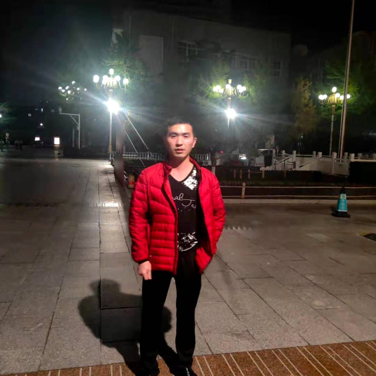 找一个过曰子的人的照片