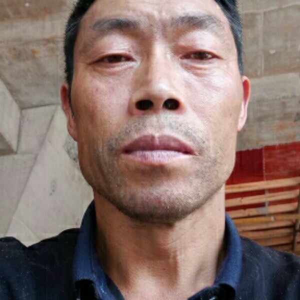 长情踢裙子的照片