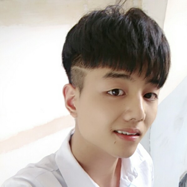 小男孩彡的照片