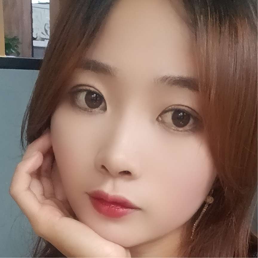 世间万物不及你的照片