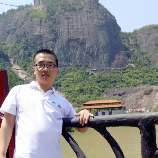 小兔子含蓄的照片