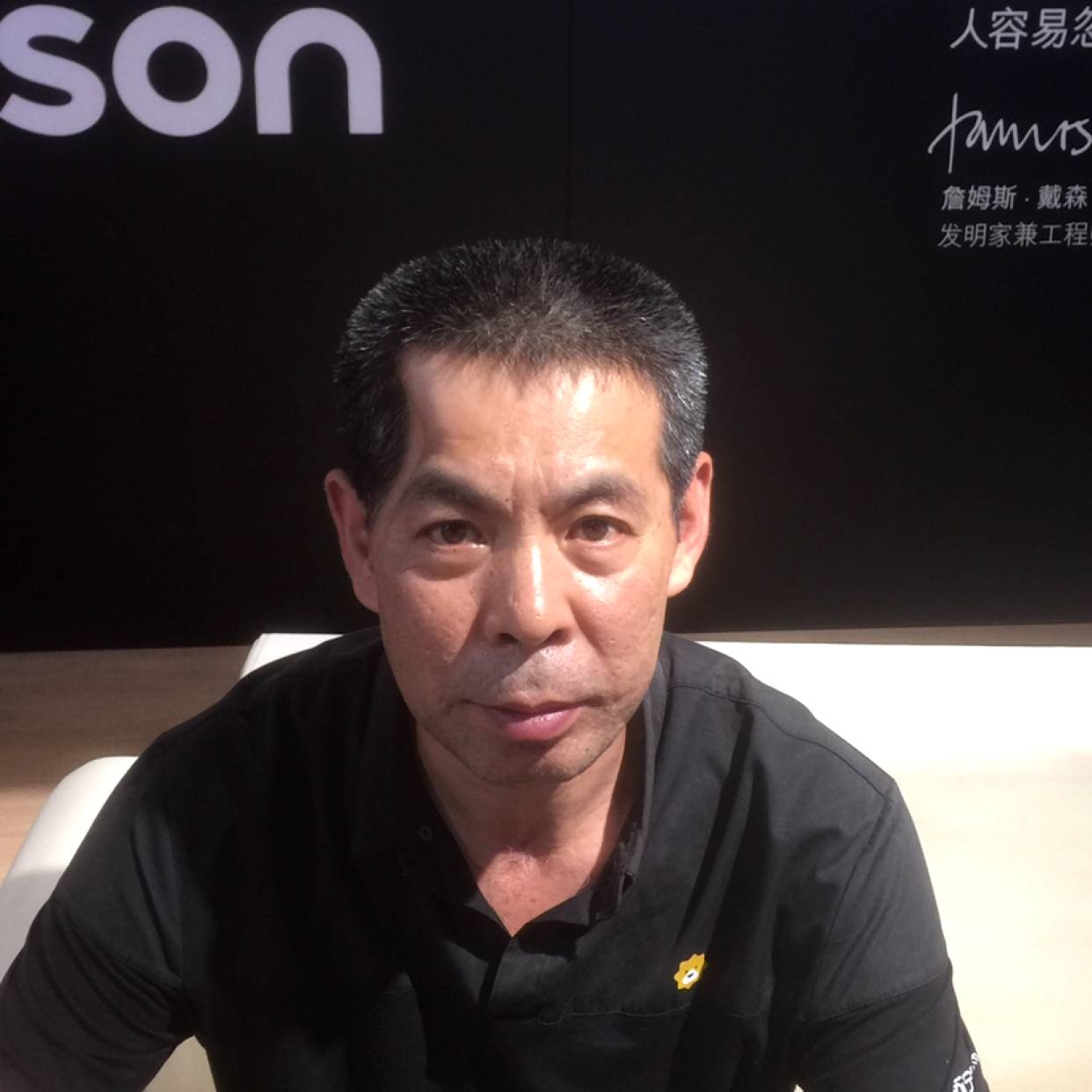 小蜜蜂就现实的照片