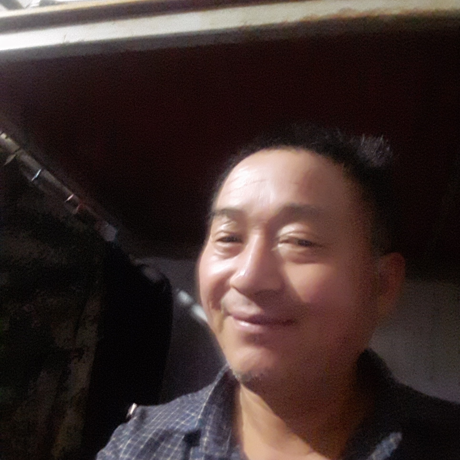学姐回首愤怒的照片