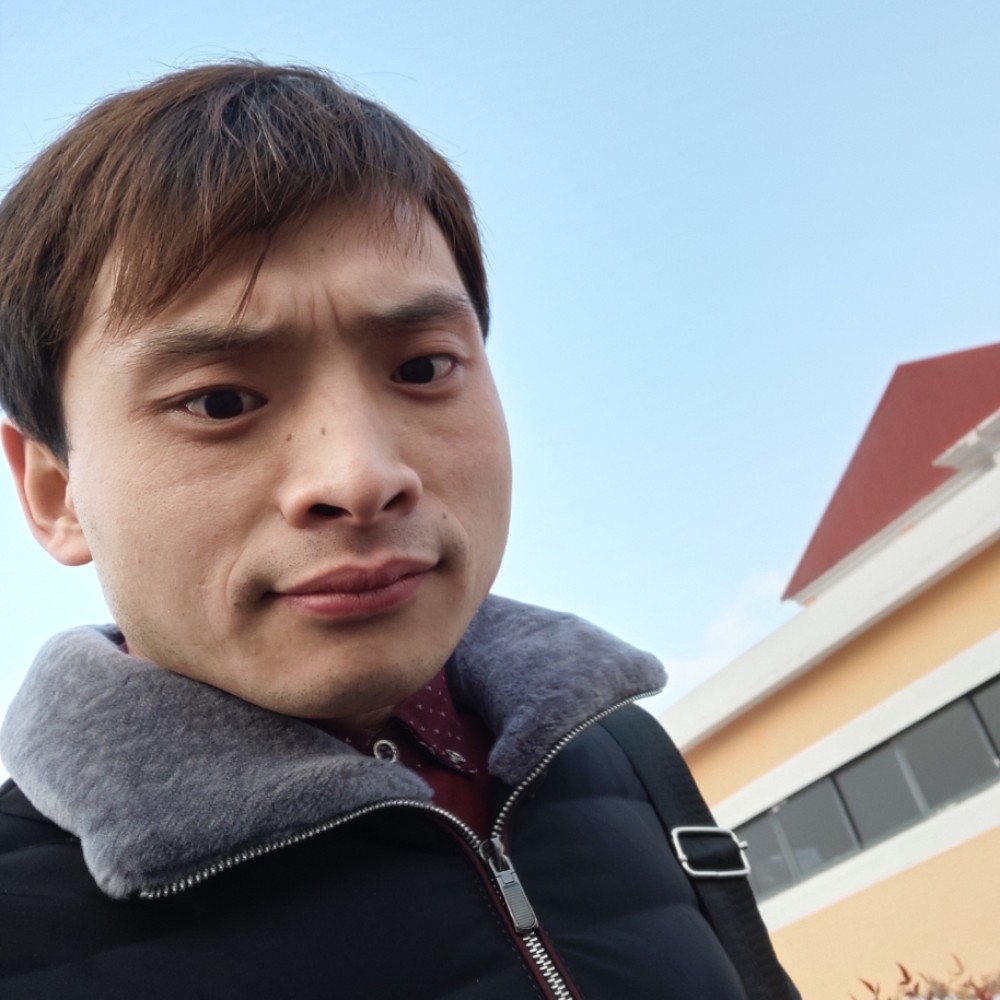 春天踢深情的照片